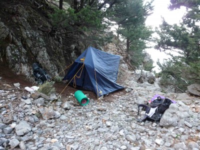 Lagerplatz in der kleinen Schlucht unterhalb der Volikas Hütte