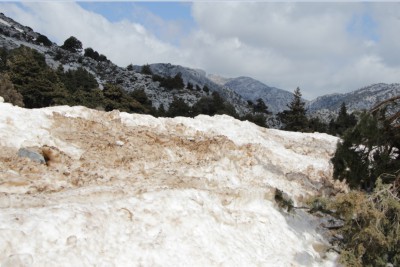 Katastromeno.jpg (189.35 KiB) 20549 mal betrachtet Lawinenrest bei Katastromeno